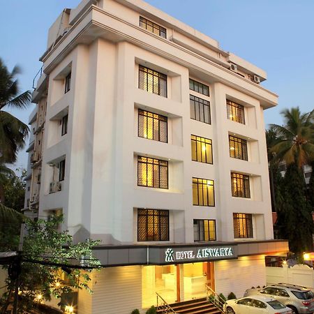 Hotel Aiswarya Kochi Eksteriør billede