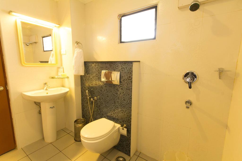 Hotel Aiswarya Kochi Værelse billede