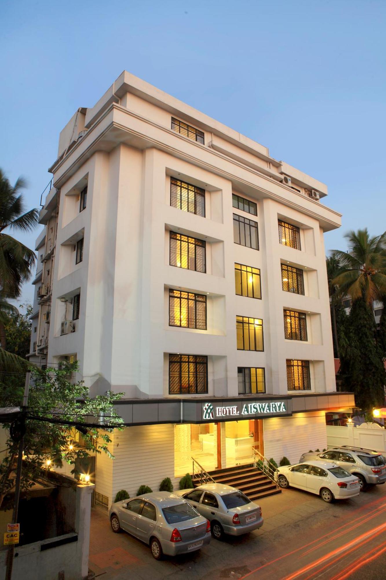 Hotel Aiswarya Kochi Eksteriør billede