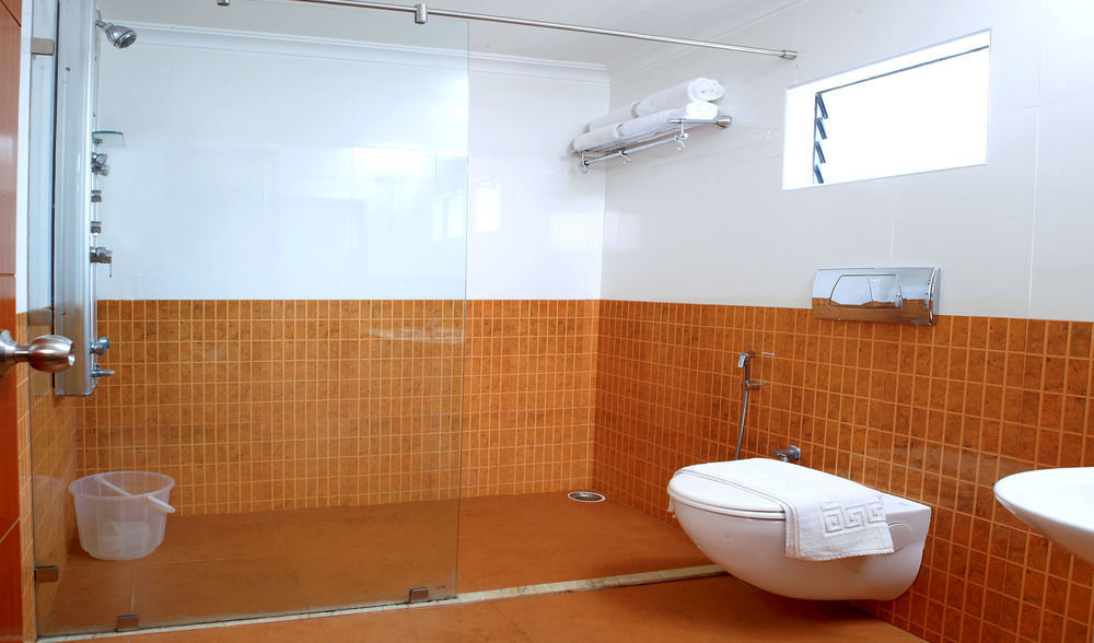 Hotel Aiswarya Kochi Eksteriør billede