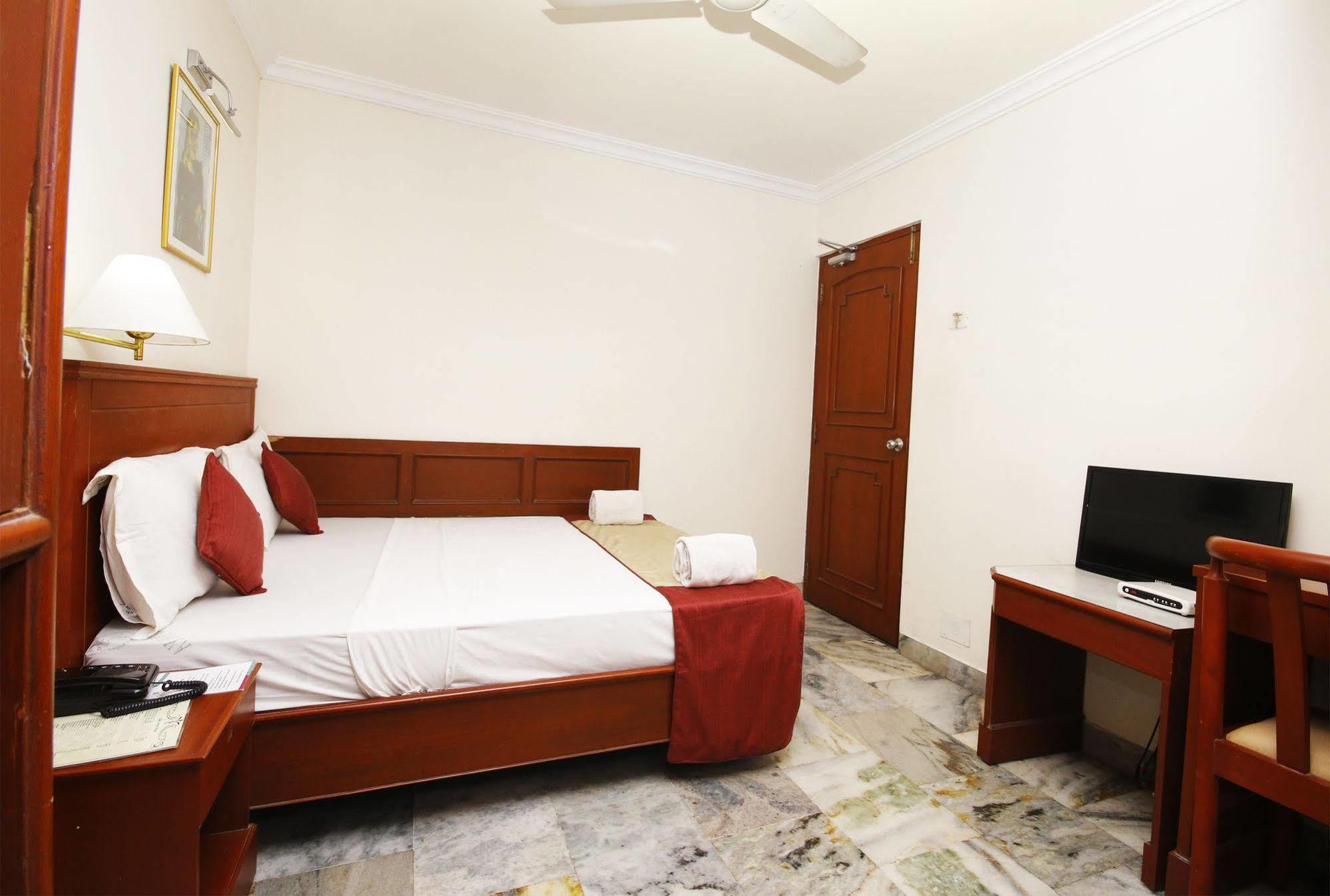 Hotel Aiswarya Kochi Eksteriør billede