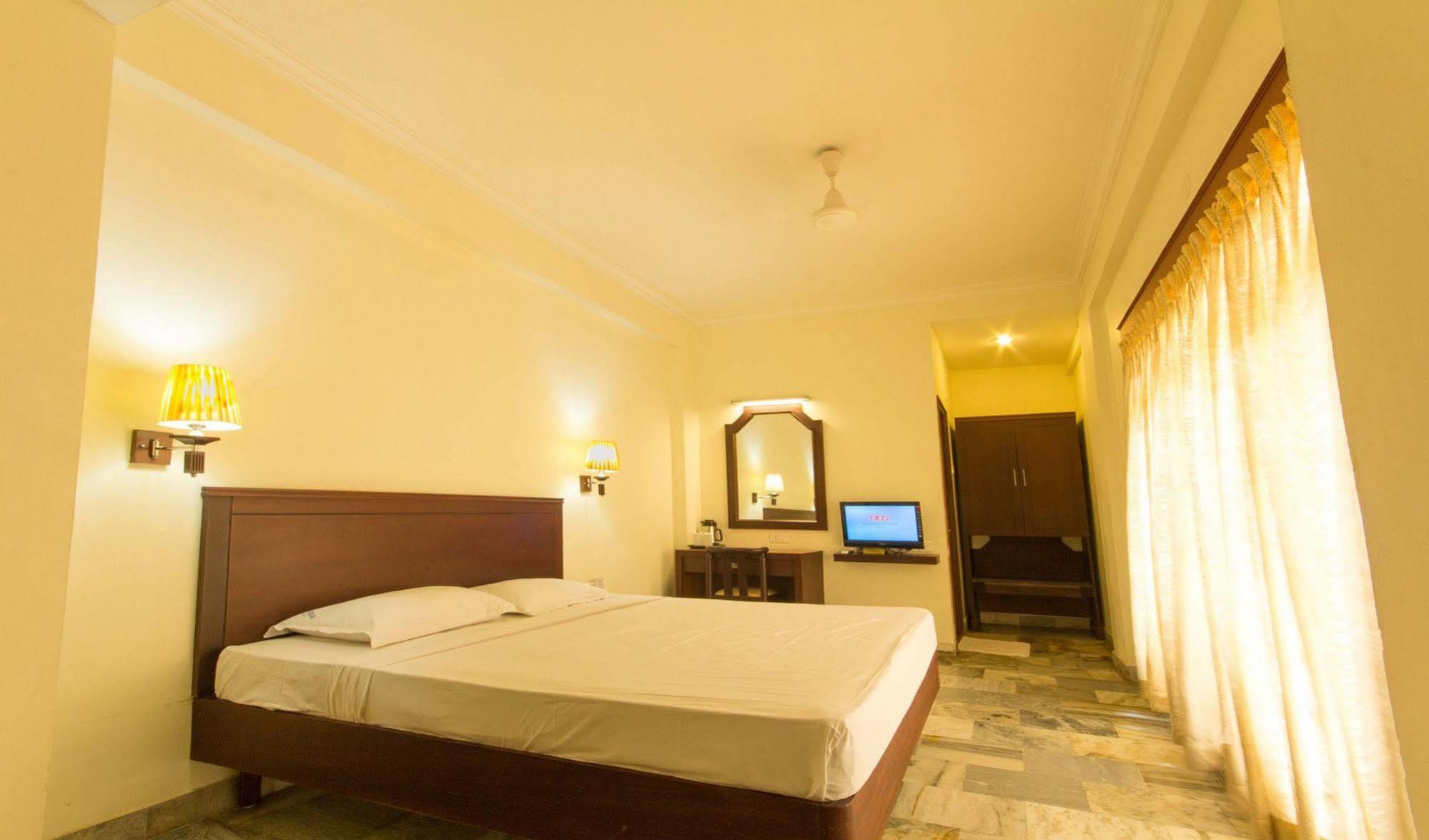 Hotel Aiswarya Kochi Eksteriør billede