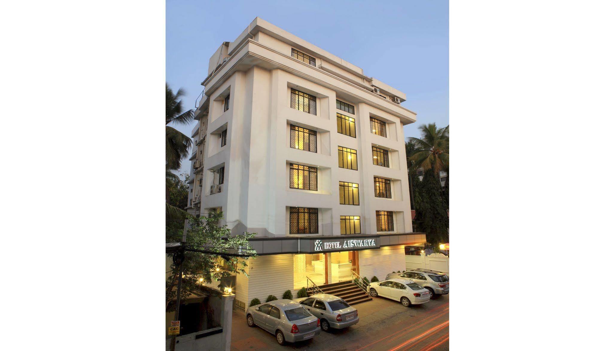 Hotel Aiswarya Kochi Eksteriør billede
